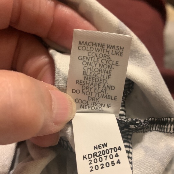 J. Jill Wearever Collection V-Neck Floral Knee Length Stretch Shift Dress - Picture 7 of 7